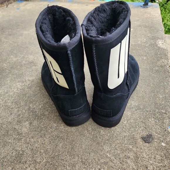 UGG BOOTS - Womens Shoes - SIZE 6 - Picture 5 of 9